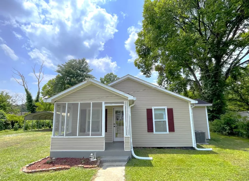 711 Henderson Avenue, Rossville, GA 30741