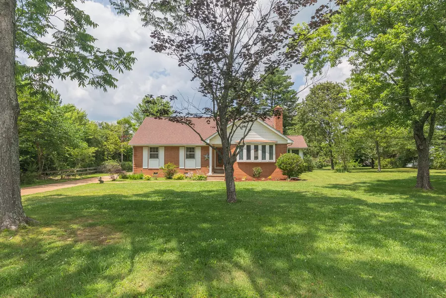 617 Oakdale Ave, Hohenwald, TN 38462