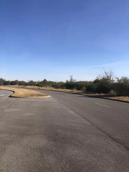 1 Swanholme Dr, Murfreesboro, TN 37128