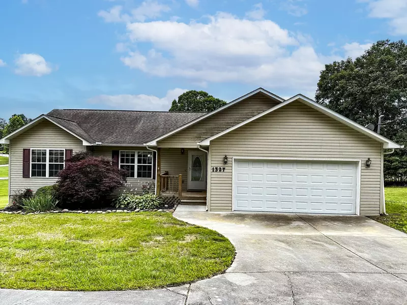 1327 Old Chisholm Trl, Dandridge, TN 37725