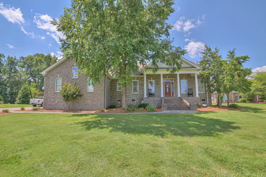 1008 Clay Pl, Lebanon, TN 37087