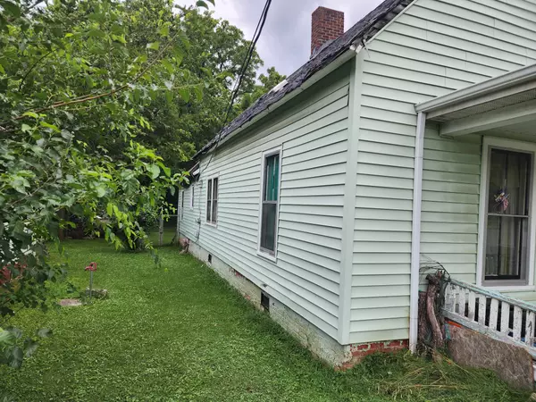 Hopkinsville, KY 42240,911 E 19th St #E