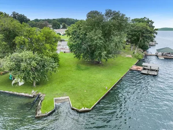 2152 S Shore Acres Road, Soddy Daisy, TN 37379