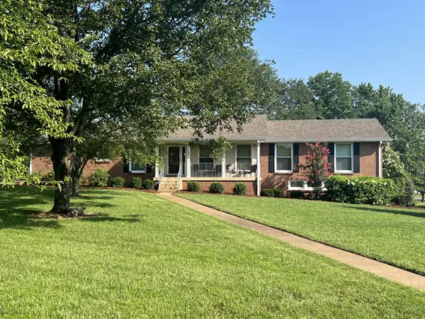 104 Saint Andrews Dr, Hendersonville, TN 37075