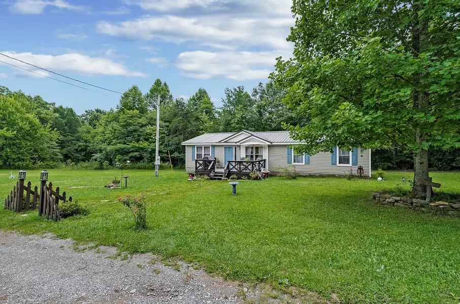 90 McPeak Ln, Monterey, TN 38574