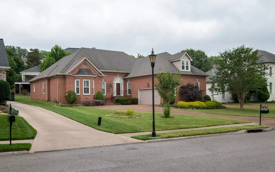 125 N Country Club Dr, Hendersonville, TN 37075