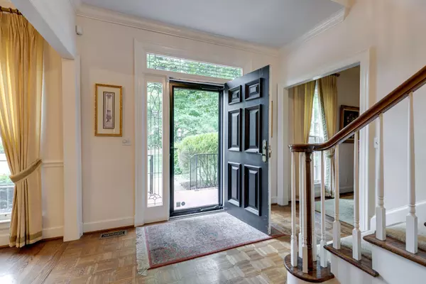 Nashville, TN 37215,106 Hanover Sq