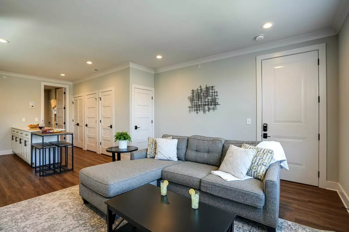 Nashville, TN 37204,805B Bradford Ave #302