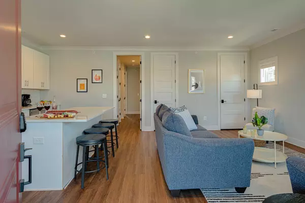 Nashville, TN 37204,805B Bradford Ave #301