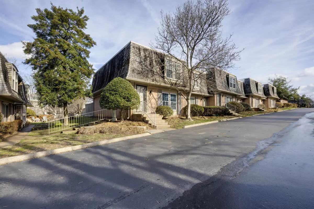 Nashville, TN 37215,3000 Hillsboro Pike #19