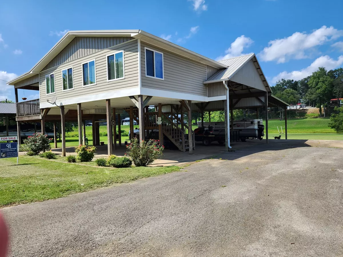 Clifton, TN 38425,710 River Rd