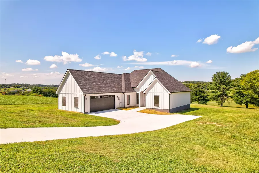 347 Fairway Dr, Dandridge, TN 37725