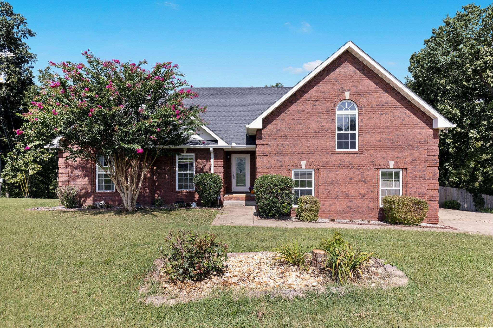 2020 Graceland Way, Greenbrier, TN 37073
