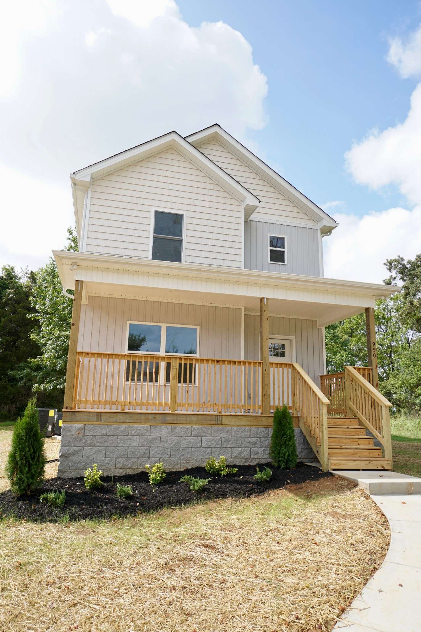 950 19th Ave #W, Springfield, TN 37172