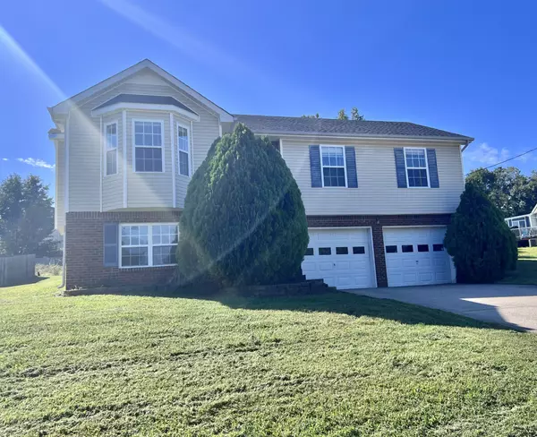 919 Hedge Apple Dr, Clarksville, TN 37040