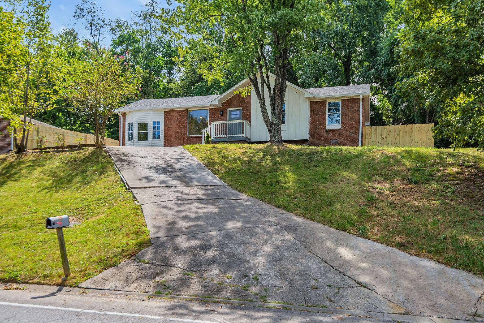 564 Brook View Estates Dr, Antioch, TN 37013