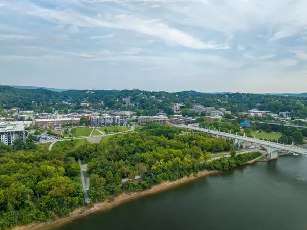 Chattanooga, TN 37405,4 Cherokee Boulevard #405