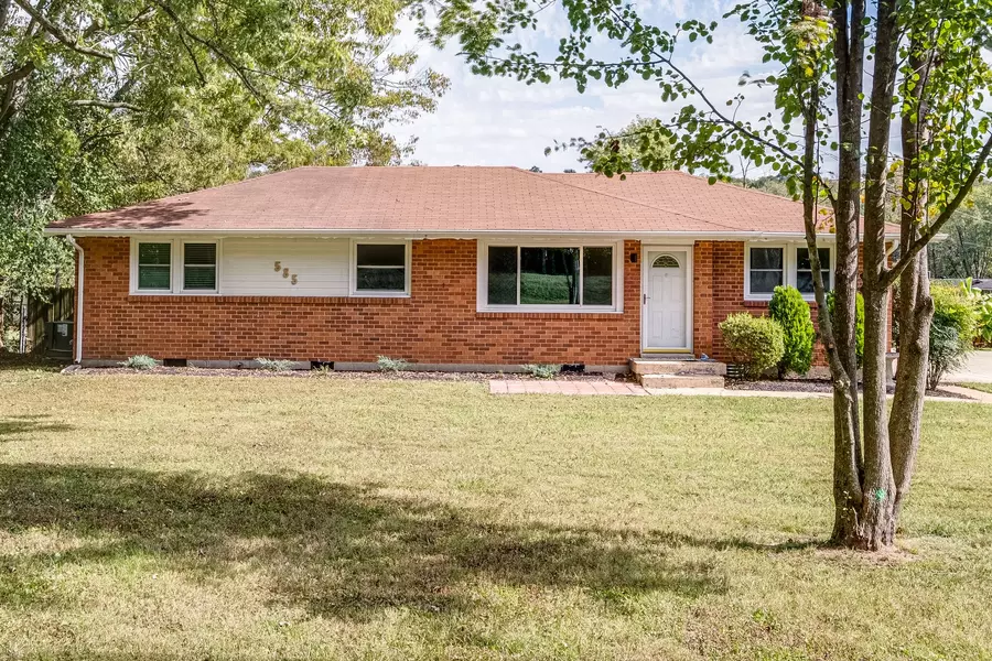 585 Walton Ferry Rd, Hendersonville, TN 37075