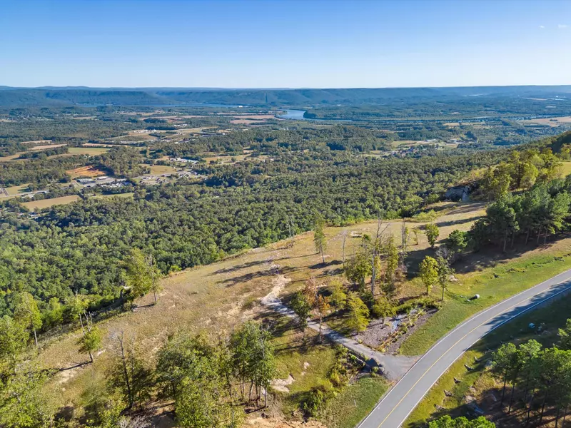 2900 River Bluffs Drive, Jasper, TN 37347