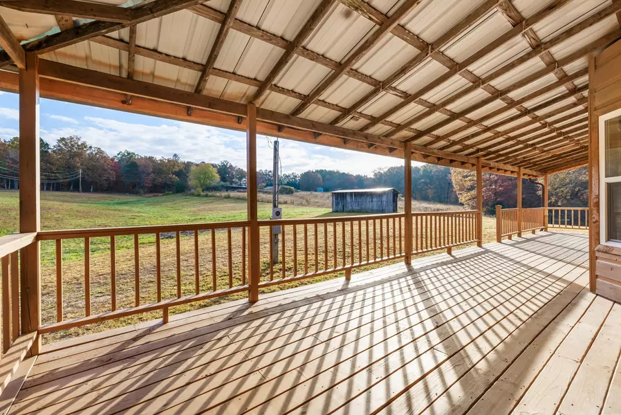 153 Tracey Beach Rd, Oakdale, TN 37829