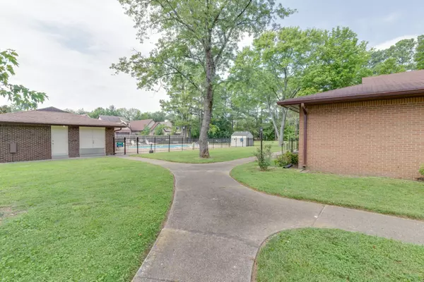 Hendersonville, TN 37075,250 Donna Dr #8A