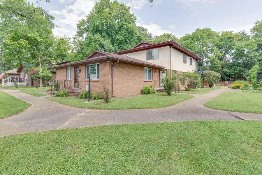 250 Donna Dr #8A, Hendersonville, TN 37075