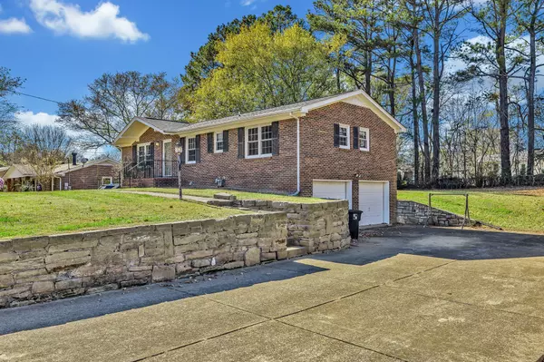 Columbia, TN 38401,715 Cheairs Cir