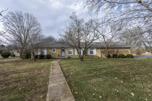 400 Hilltop Dr, Columbia, TN 38401