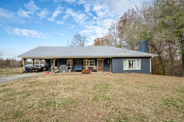 4580 Three Island Rd, Walling, TN 38587