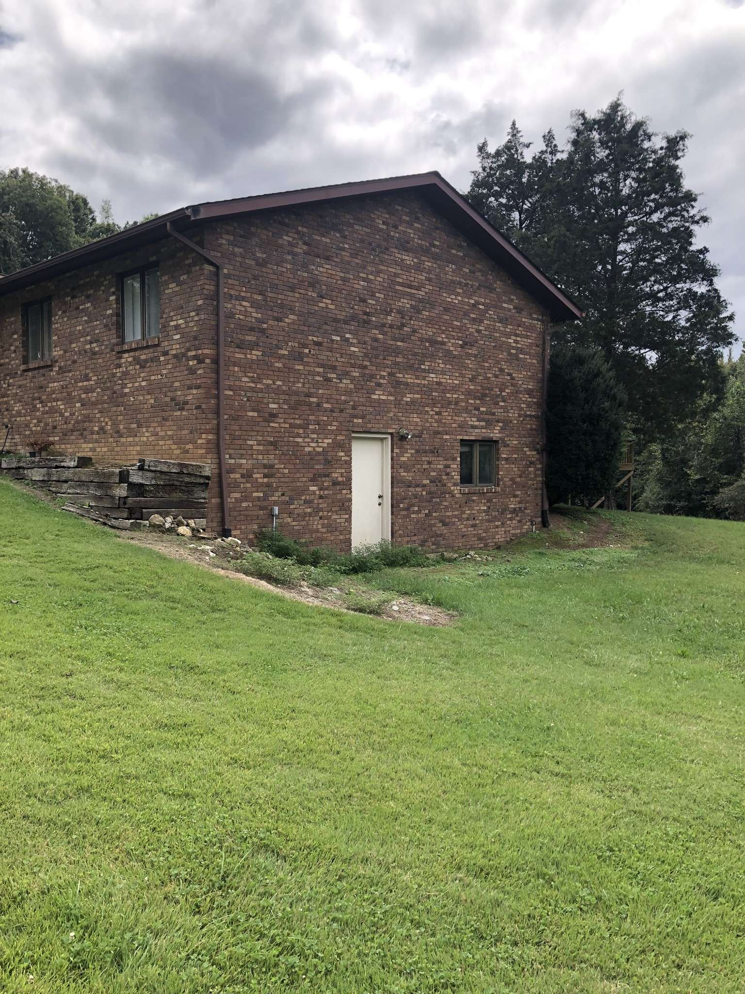 Camden, TN 38320,195 Davis Kee Rd