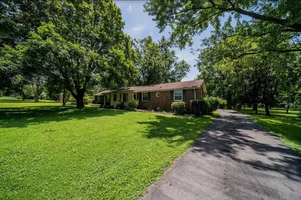 114 East Dr, Hendersonville, TN 37075