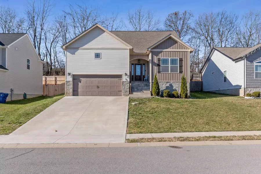 480 Woodtrace Dr, Clarksville, TN 37042