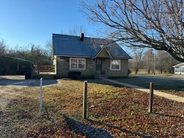 300 Swan Ave, Hohenwald, TN 38462