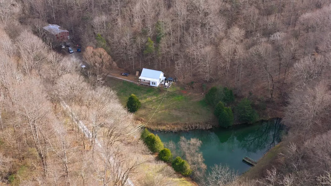 226 Vanzant Rd, Dellrose, TN 38453