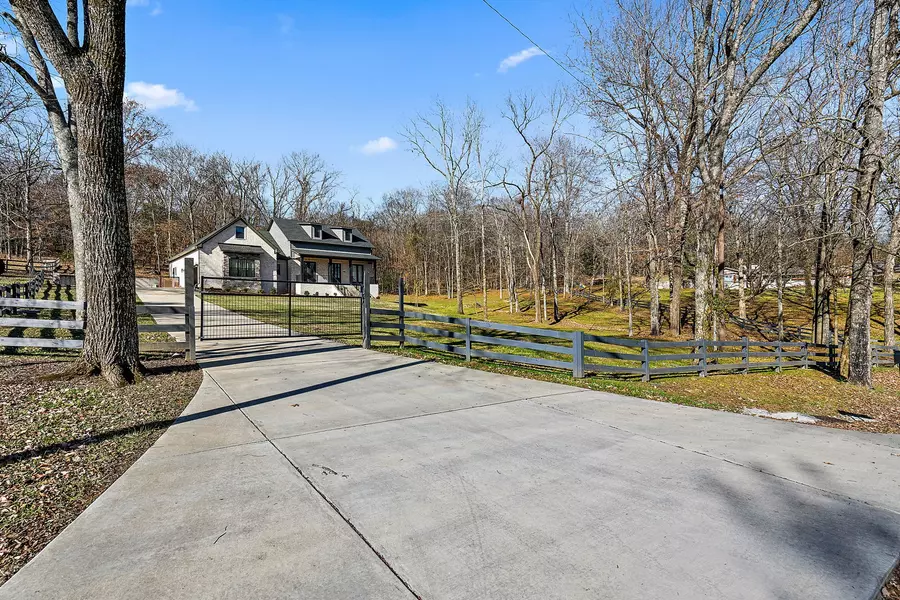 1890 Lakehill Circle, Lewisburg, TN 37091