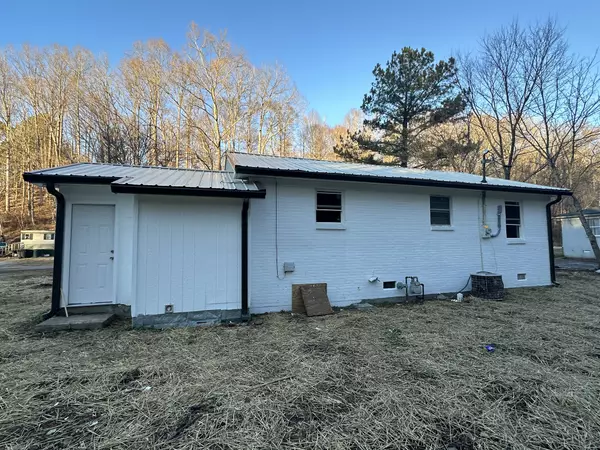 Red Boiling Springs, TN 37150,207 Whitley Hollow Rd