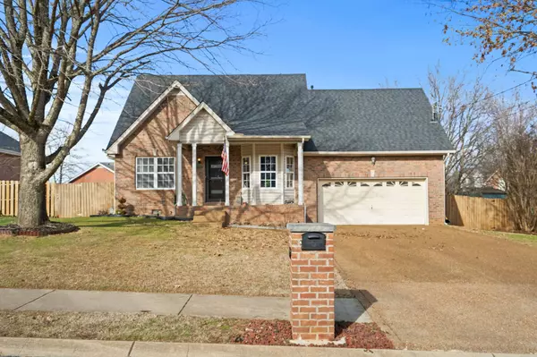 702 Apache Trl, White House, TN 37188