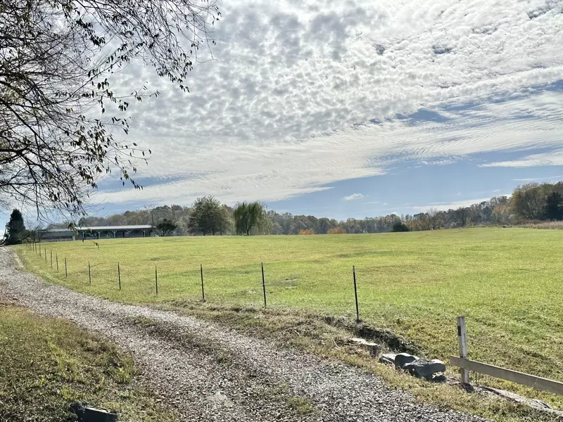 571 Maggart Rd, Elmwood, TN 38560