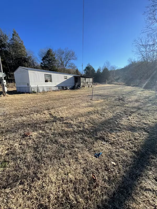 27 Hackett Hollow Ln, Pleasant Shade, TN 37145