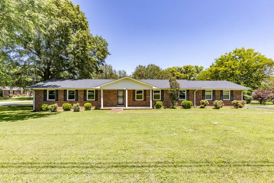 301 Sunnyside Ln, Columbia, TN 38401