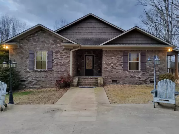 33 Hester Lane, Leoma, TN 38468