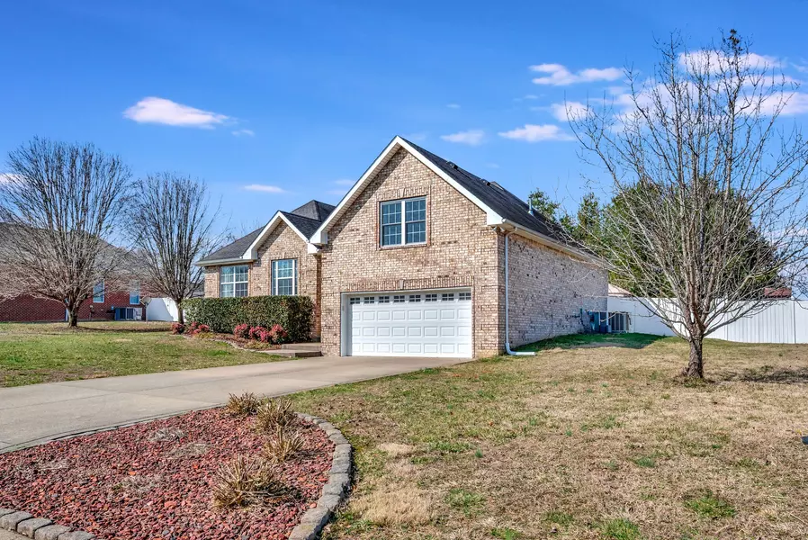 5106 Summit Dr, Greenbrier, TN 37073