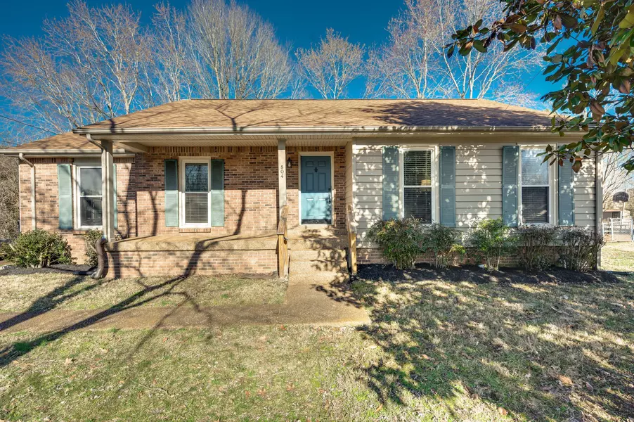 804 Harpeth Bend Dr, Nashville, TN 37221