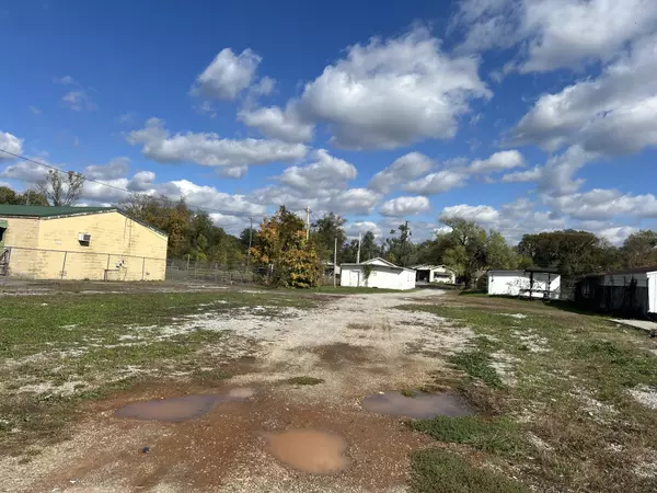 Hopkinsville, KY 42240,2332 Fort Campbell Blvd