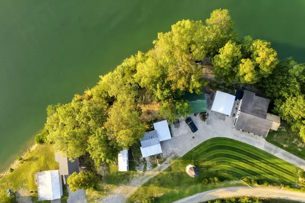 Dandridge, TN 37725,1860 Cedar Cove Way