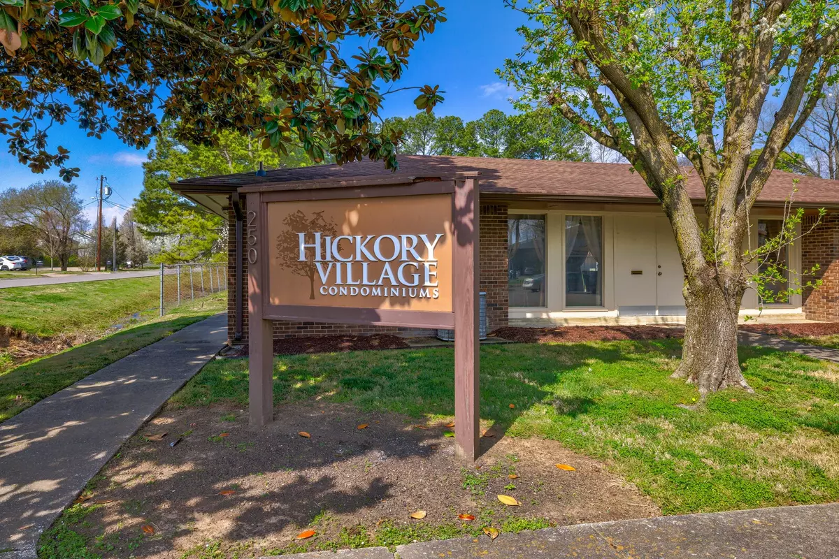 Hendersonville, TN 37075,250 Donna Dr #2B