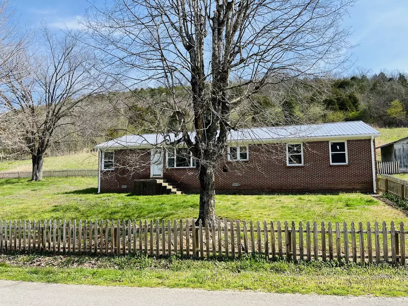 296 Maggart Rd, Elmwood, TN 38560