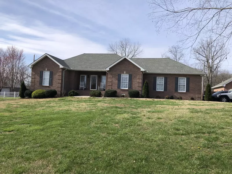 2073 Dade Cir, Dickson, TN 37055