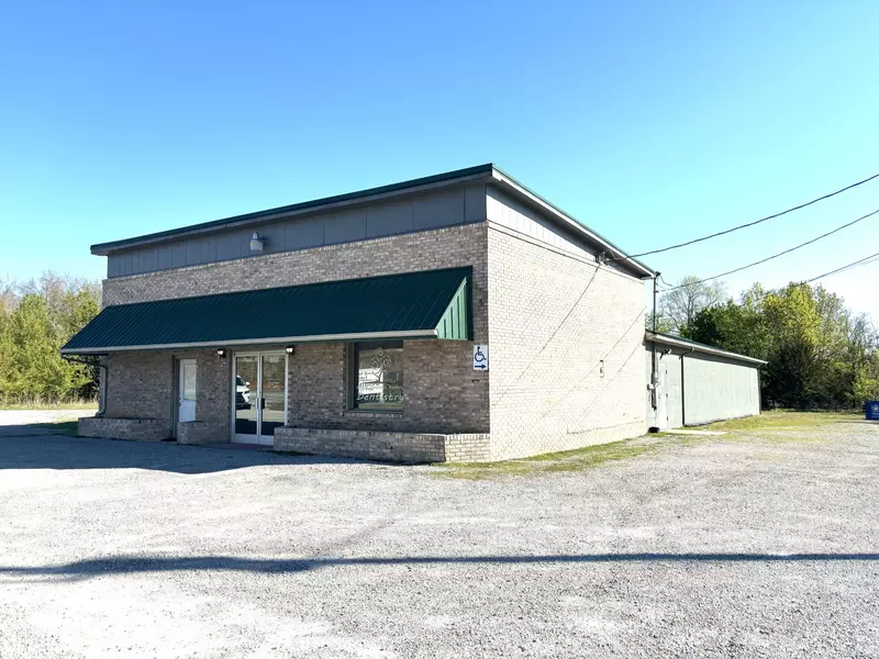 802 N Main St, Estill Springs, TN 37330