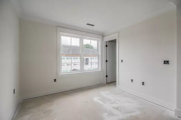 Mcminnville, TN 37110,209 South High St #11